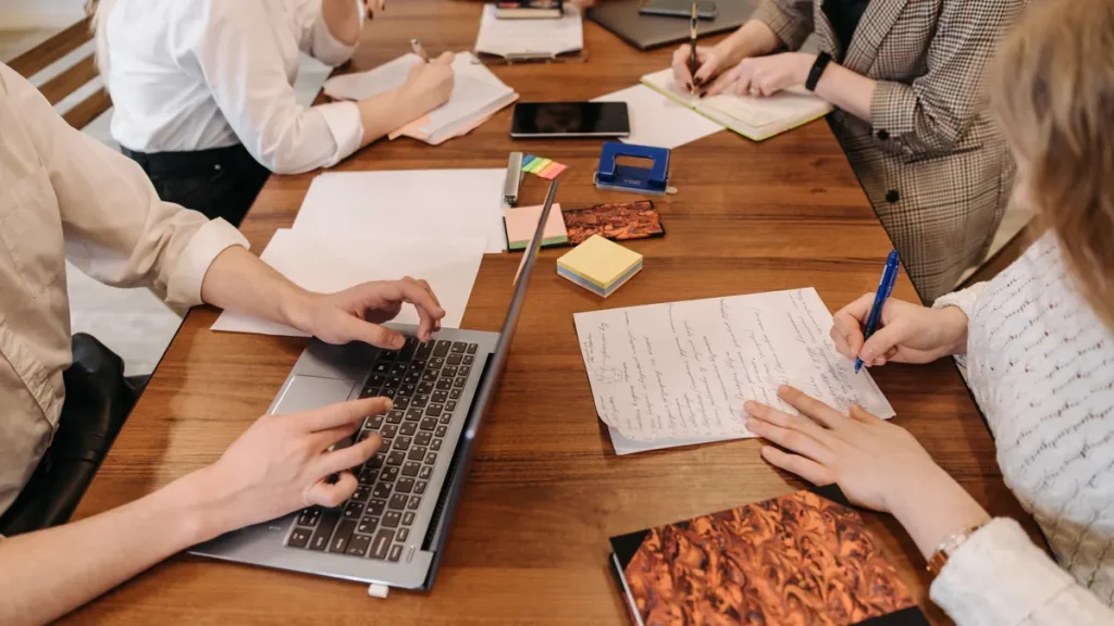 AI Writing Tools for Meeting Notes and Summaries